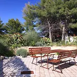 Lola Konukevi 3*