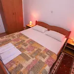 Konukevi Lola Rogoznica (Sibenik-Knin)