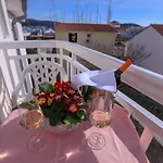 Lola Guest house 3*
