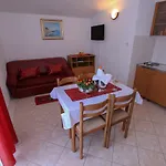 Konukevi Lola Rogoznica (Sibenik-Knin)