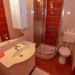 Lola Konukevi 3*