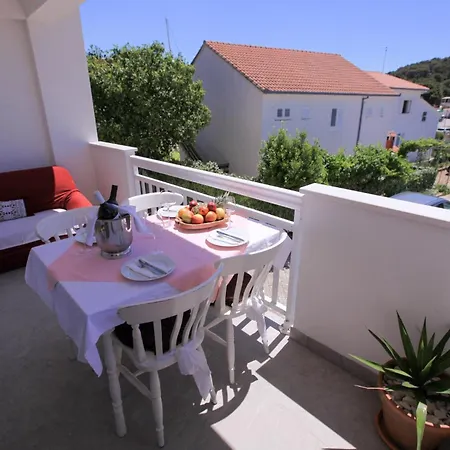 Lola 3* Rogoznica (Sibenik-Knin)