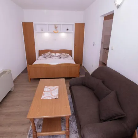 Lola Rogoznica (Sibenik-Knin)