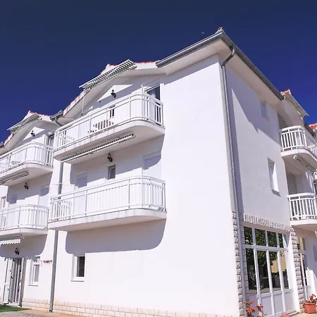 Lola Rogoznica (Sibenik-Knin)