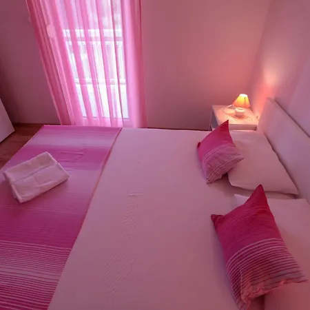 Lola Pensión Rogoznica (Sibenik-Knin)