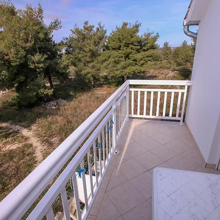 Lola 3* Rogoznica (Sibenik-Knin)