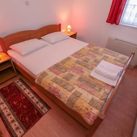 Lola Rogoznica (Sibenik-Knin)