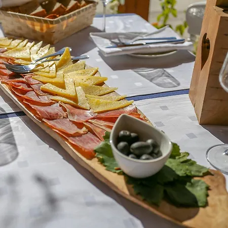 Lola 3* Rogoznica (Sibenik-Knin)