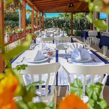 Lola 3* Rogoznica (Sibenik-Knin)