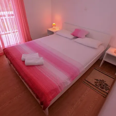 Lola 3* Rogoznica (Sibenik-Knin)