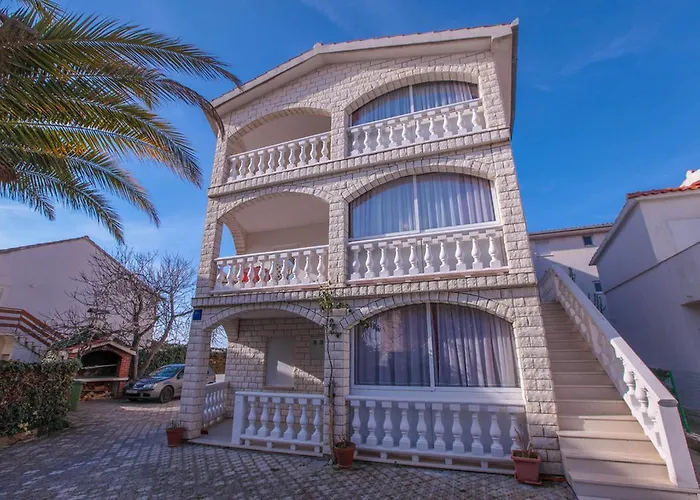 Lola 3* Rogoznica (Sibenik-Knin)