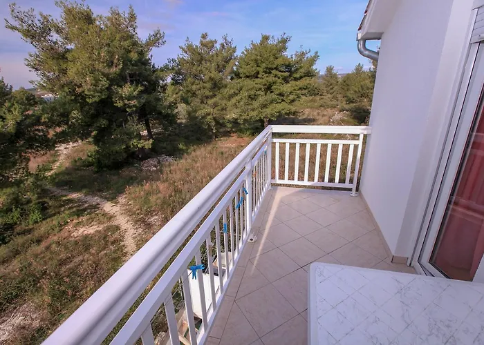 Lola 3* Rogoznica (Sibenik-Knin)