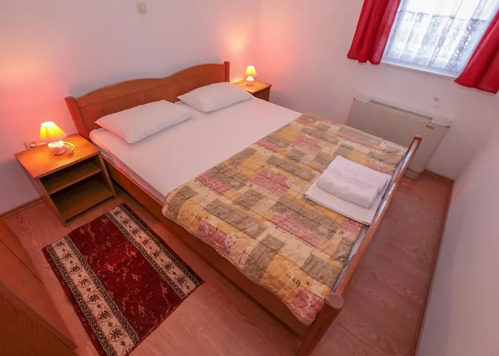 Lola Rogoznica (Sibenik-Knin)