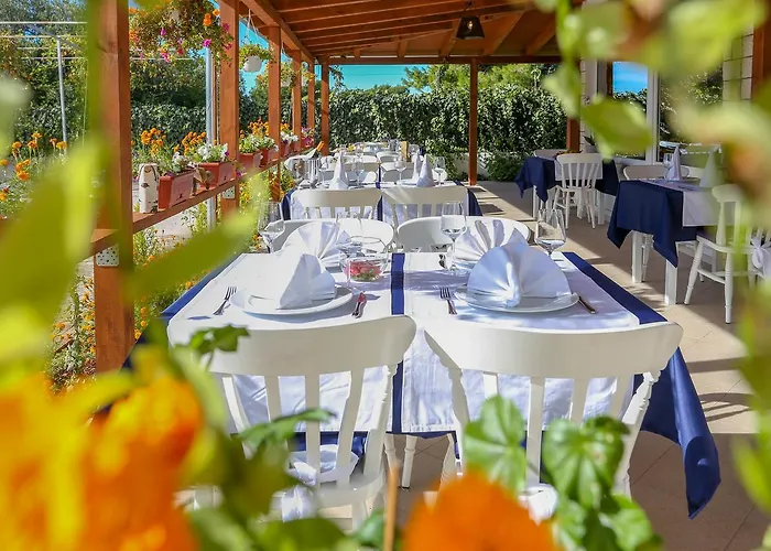 Lola 3* Rogoznica (Sibenik-Knin)