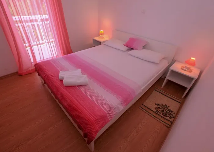 Lola 3* Rogoznica (Sibenik-Knin)