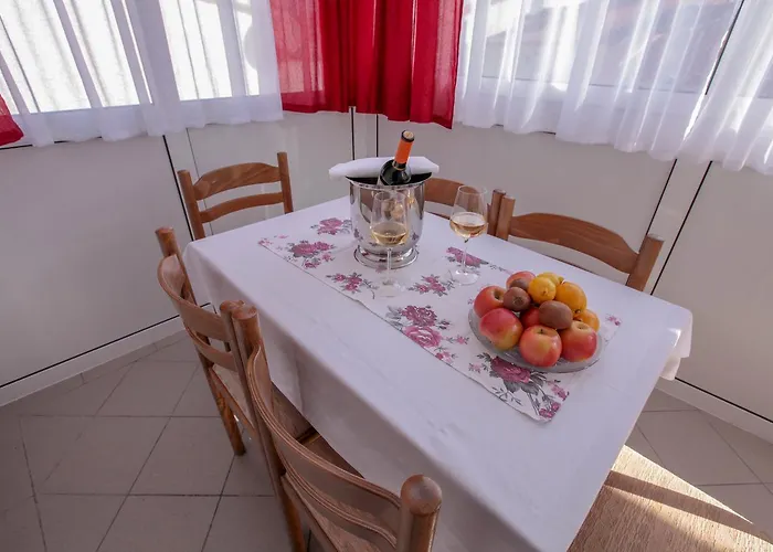 Lola Pensión Rogoznica (Sibenik-Knin)